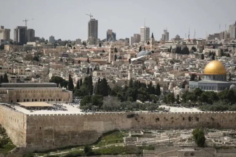 Rayakan Tahun Baru Yahudi, Ratusan Pemukim Israel Duduki Masjid Al-Aqsa