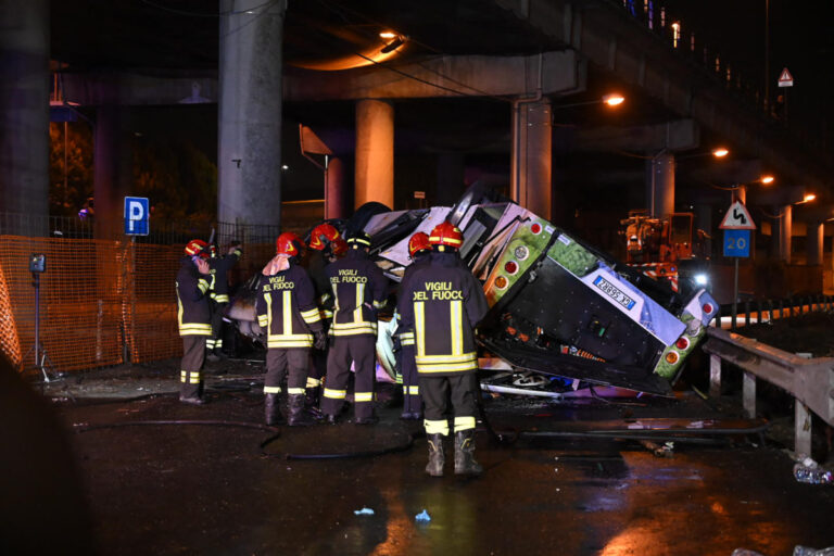 Bus Wisatawan Terbalik di Italia, 21 Penumpang Tewas