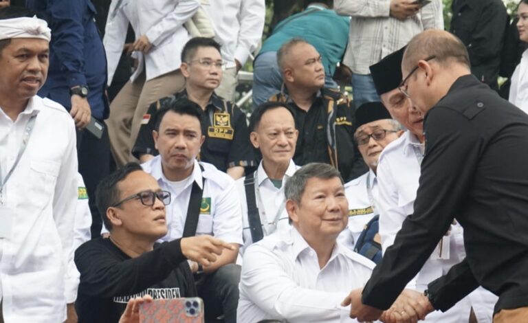 Sosok Hashim Djojohadikusomo Curi Perhatian saat Antar Prabowo ke KPU