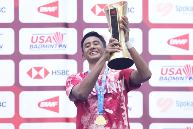 Alwi Farhan Catat Sejarah! Juara Dunia Bulutangkis Junior BWF