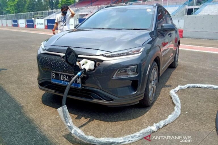 Ingin Ganti Baterai Mobil Listrik? Ini Harganya!