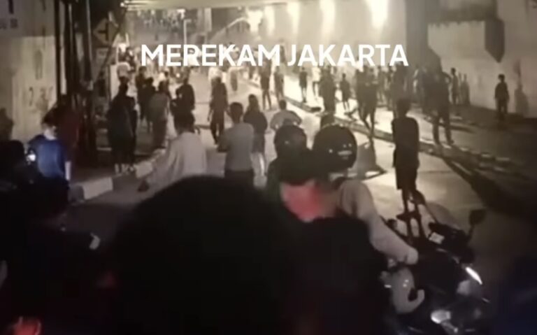 Mencekam! Tawuran Antarwarga Pecah di Manggarai Kamis Malam