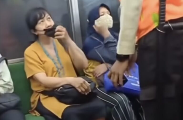 Viral Wanita Marahi Penumpang Lain di KRL karena Tak Suka Bau Sepatu