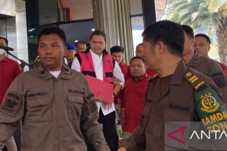 Anggota BPK Achsanul Qosasi Jadi Tersangka Korupsi BTS 4G