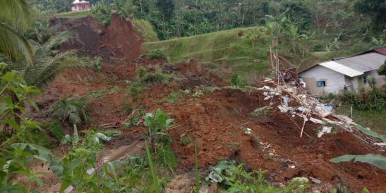 Dua Hari Diguyur Hujan, 12 Rumah di Lebak Roboh