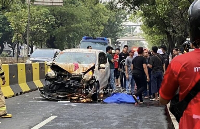 Pedagang Keliling Tewas Ditabrak Mobil di Jakpus, Gerobak Ringsek