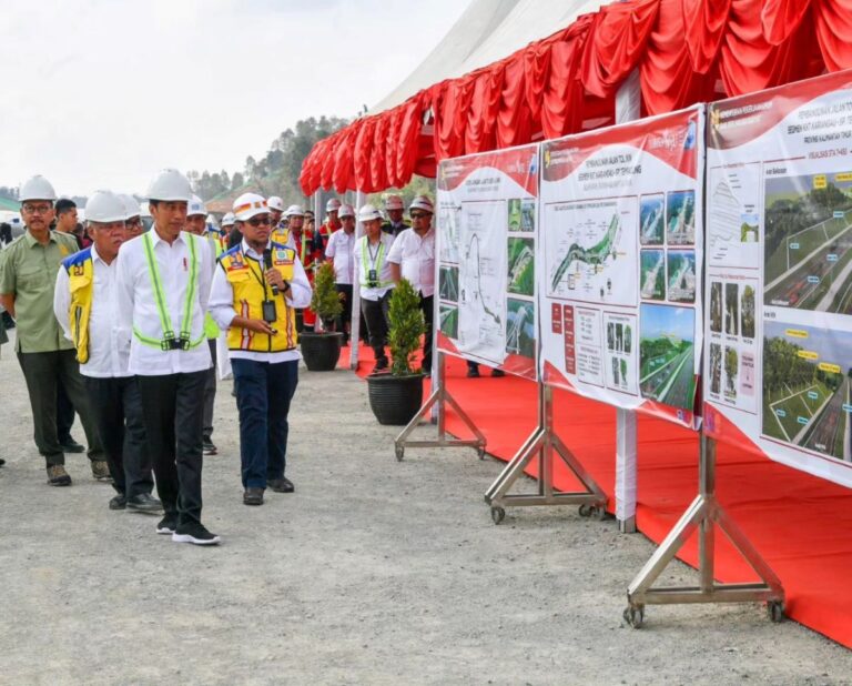 Presiden Jokowi Letakkan Batu Pertama PLTS IKN