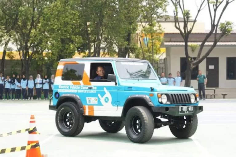 Bangga! Dua SMKN dan PLN Berhasil Konversi Mobil Listrik