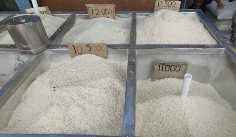 Harga Beras Bulog Resmi Naik jadi Rp12.500 per Kg