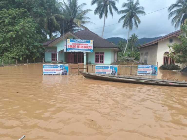 Dua Sekolah di Pekanbaru Masih Digenangi Banjir, Kegiatan Belajar Terpaksa Dilakukan Online