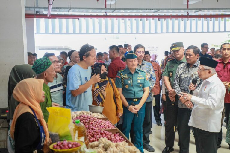 Wapres Bareng Pj Gubernur Jateng Sidak ke Pasar Johar, Harga Bahan Pangan Malah Turun