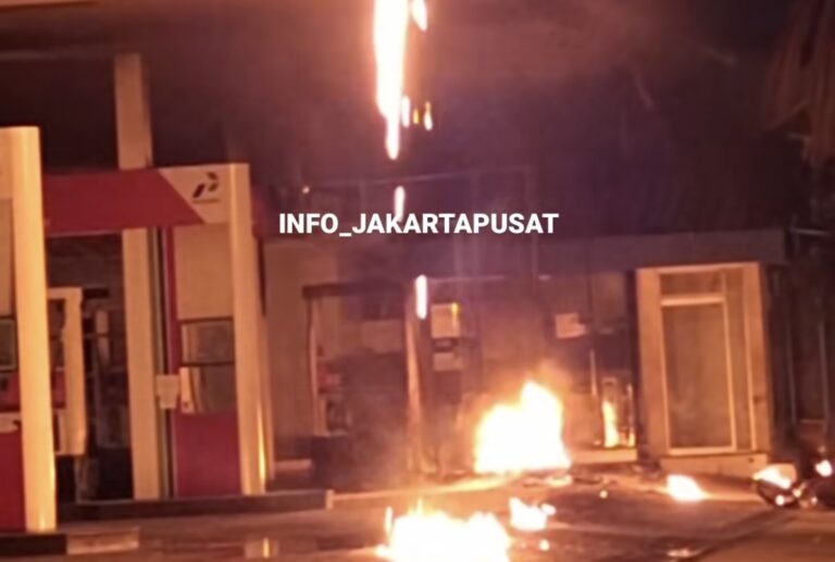 SPBU Johar Baru Terbakar, Diduga Karena Bensin Sepeda Motor