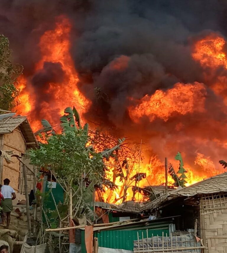 Kamp Pengungsi Rohingya Kebakaran, Ribuan Orang Luntang-Lantung Cari Perlindungan