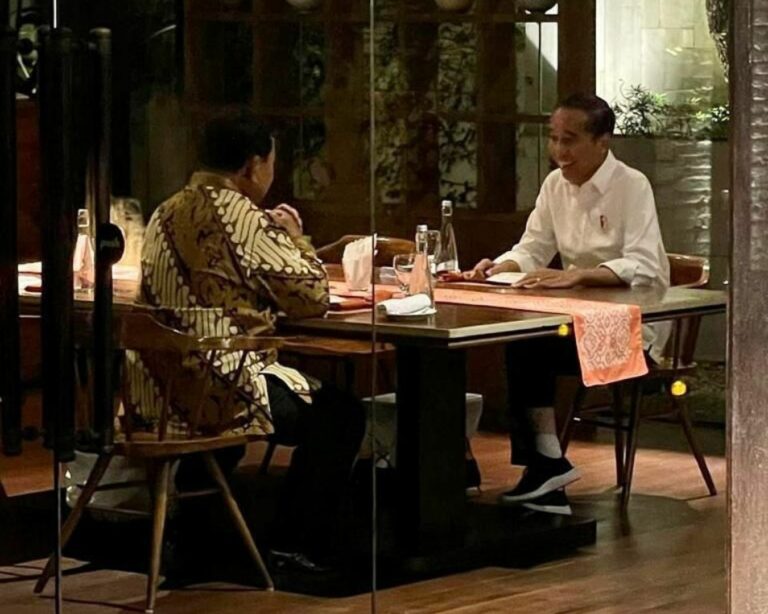 Pakar : Makan Malam, Pertemuan yang Isyaratkan Dukungan