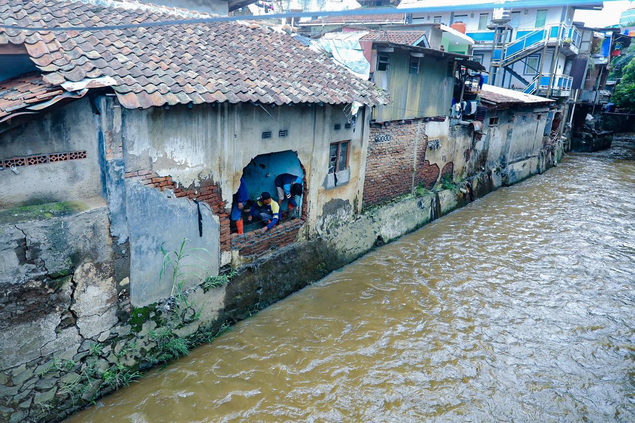 Rumah rusak berat