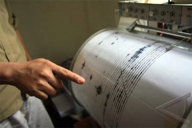 Gempa Bumi Magnitudo 6,5 Guncang Garut Sabtu Malam