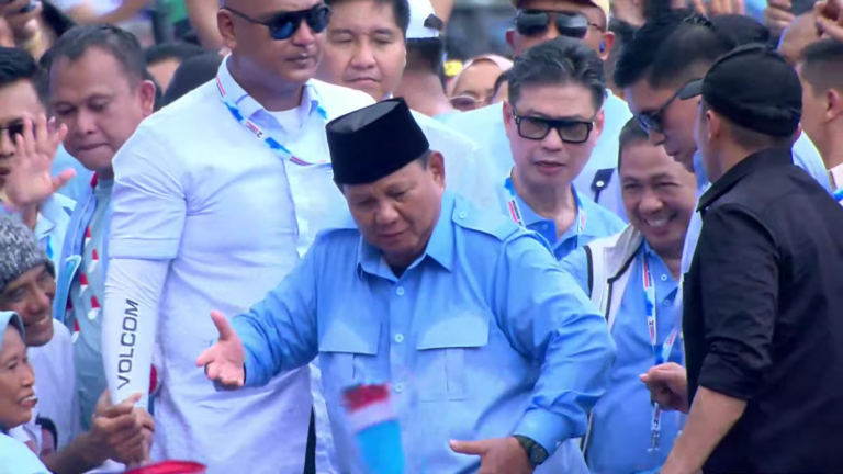 Joget Bukan Sembarang Joget! ‘Jurus’ Prabowo Subianto Ngeles dari Bidikan Snipper