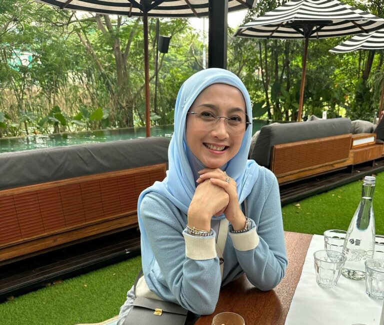 Tetap Cantik dan Bugar ala Desy Ratnasari di Usia Kepala Lima