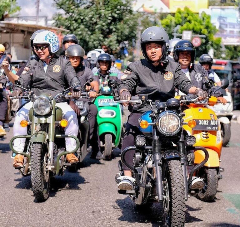 Kampanye Gibran Rakabuming di Bandung: Naik Motor, ‘Nyeblak’ dan Beli Produk Lokal