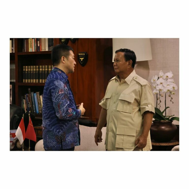 Bertemu Dubes China, Prabowo Subianto Ajak ‘Bobby’ Foto Bersama