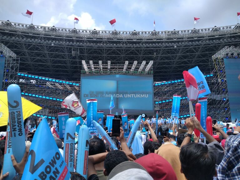 Semarak! Pendukung Prabowo-Gibran Padati Kampanye Akbar di GBK