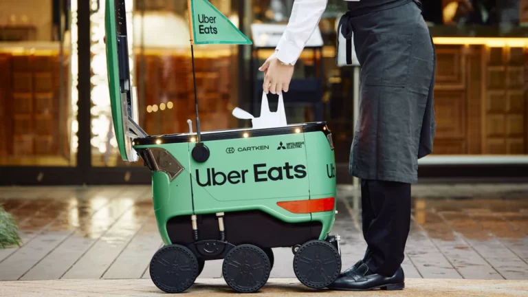 Canggih! Jepang Buat Robot untuk Mengirim Makanan