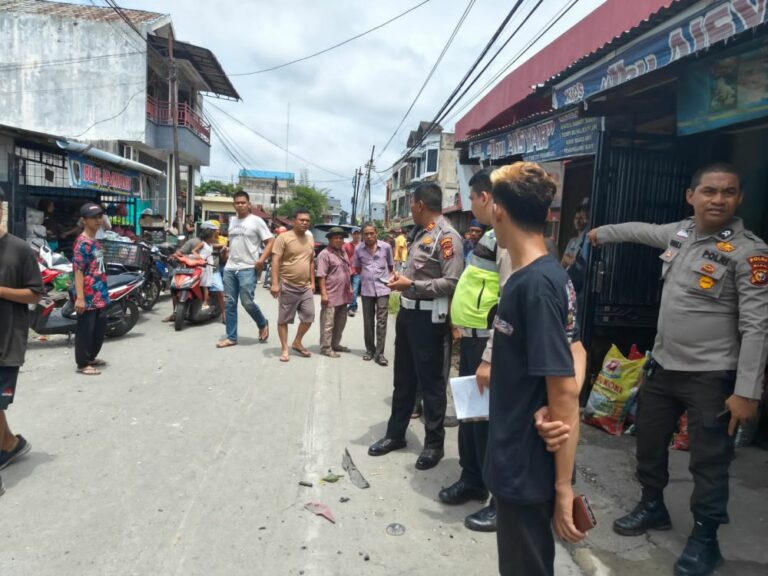 Olah TKP Lokasi Tabrakan Beruntun