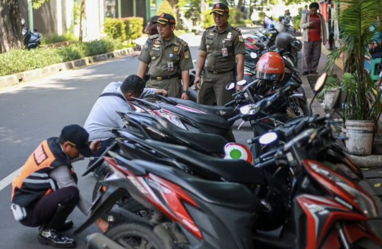 Gegara Parkir Liar, Ratusan Kendaraan di Jaksel Kena Tindak!