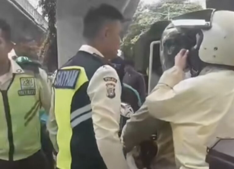 Polisi Bakal Tilang Pemotor Lawan Arah yang Cekcok di Setiabudi