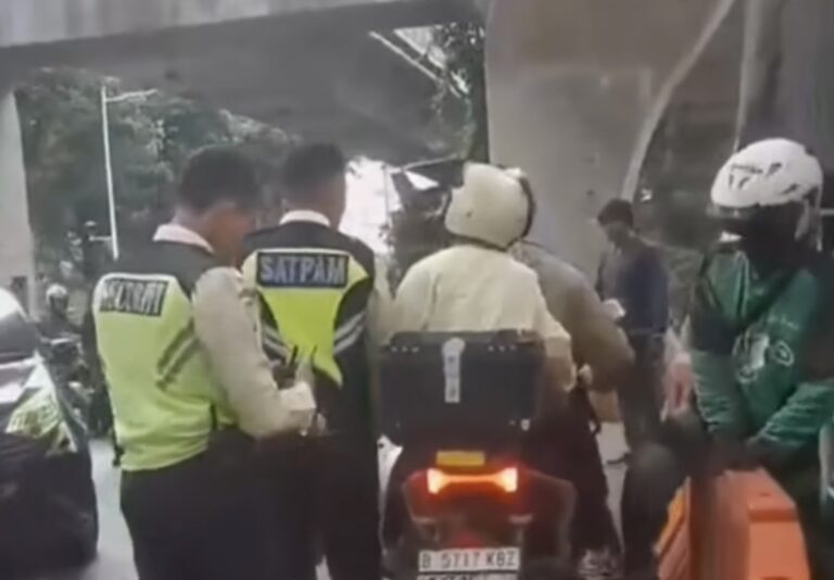 Pemotor Cekcok dengan Sekuriti di Setiabudi, Polisi Ungkap Penyebabnya