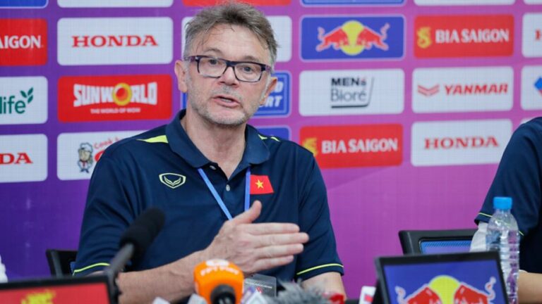 Philippe Troussier Dipecat Usai Indonesia Bungkam Vietnam 3-0