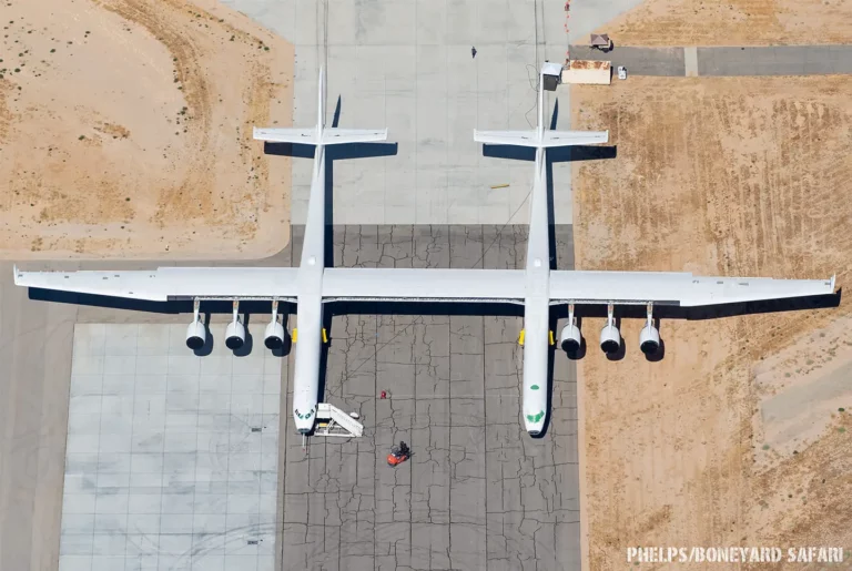 Punya Sayap Selebar 117 meter, Roc Stratolaunch Sukses Terbang