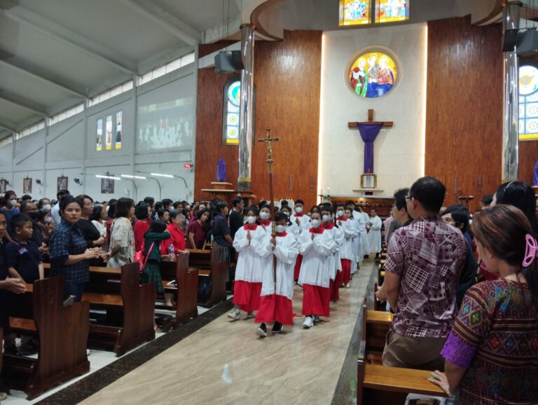 Ibadat Jumat Agung Penuh Hikmat di PKKC Cibinong