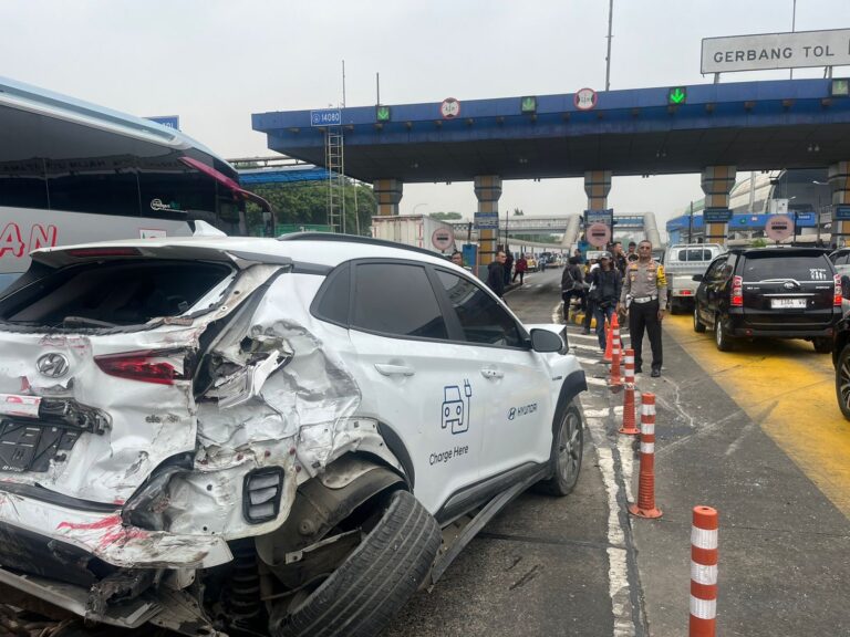 Kecelakaan di Gerbang Tol Halim, Sopir Ugal-Ugalan dan Tak Punya SIM