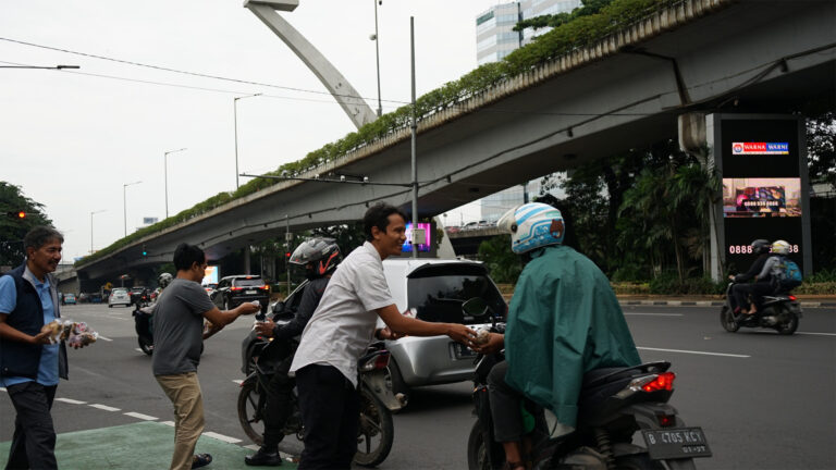 Gempita Berbagai Takjil Jumat Berkah