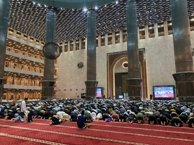 Melangitkan Doa Lewat Tarawih ke-23 di Masjid Istiqlal Jakarta