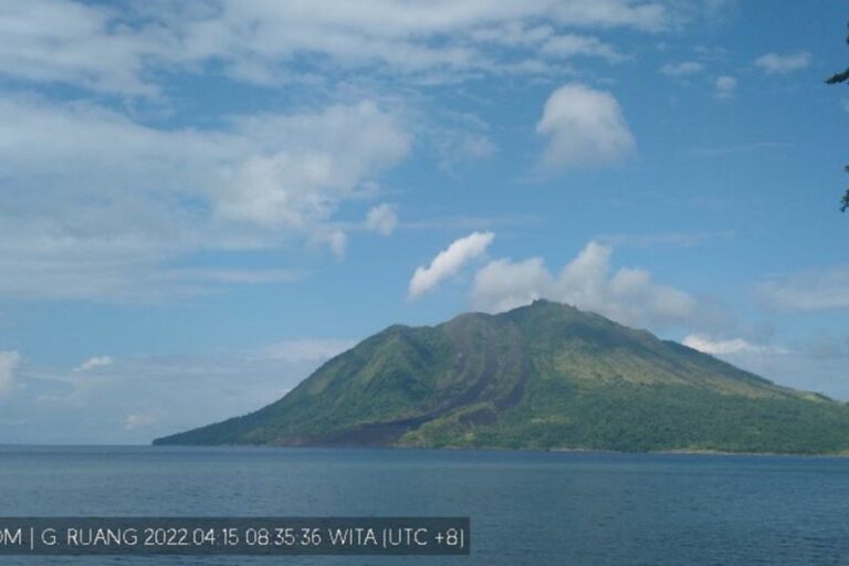 Status Gunung Ruang Jadi Siaga, Penanganan Pengungsi Tetap Prioritas