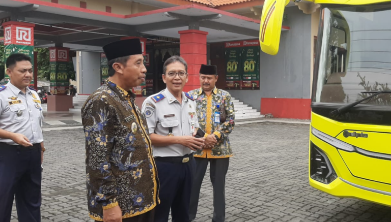 Bupati Rembang Kerahkan 3 Bus ke Jakarta Jemput 208 Warganya