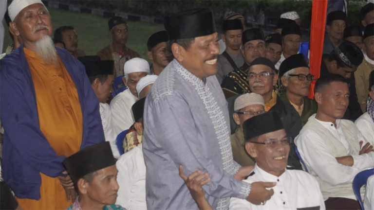 Bupati Bengkulu Utara Bagikan 381 Honor Imam Masjid dan Pemuka Agama