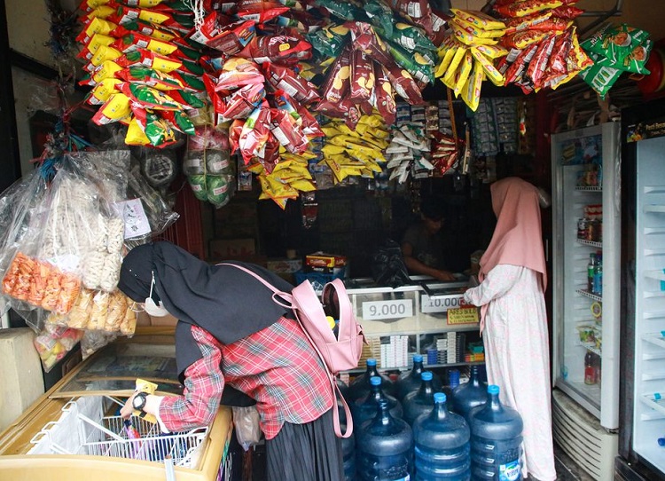 Kemenkop UKM : Tak Ada Larangan Warung Madura Buka 24 Jam