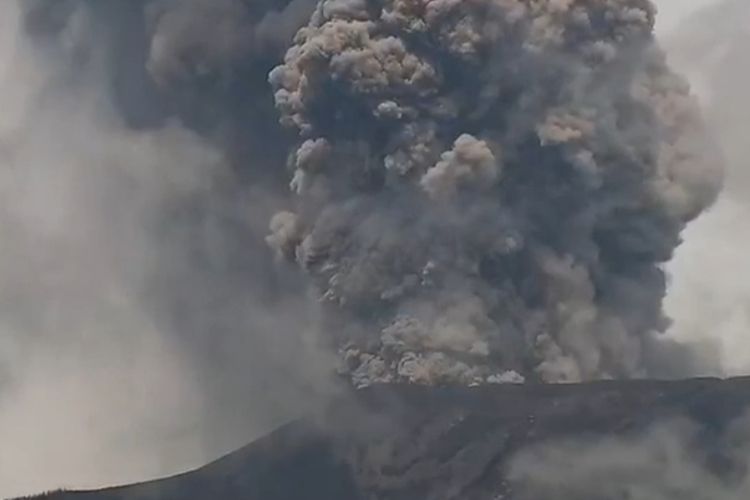 Gunung Marapi Erupsi Lagi, Kolom Abu 2.000 Meter