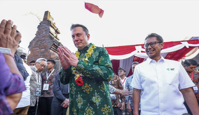 Batik Bomba, Outfit Kece Elon Musk saat Resmikan Starlink di Bali