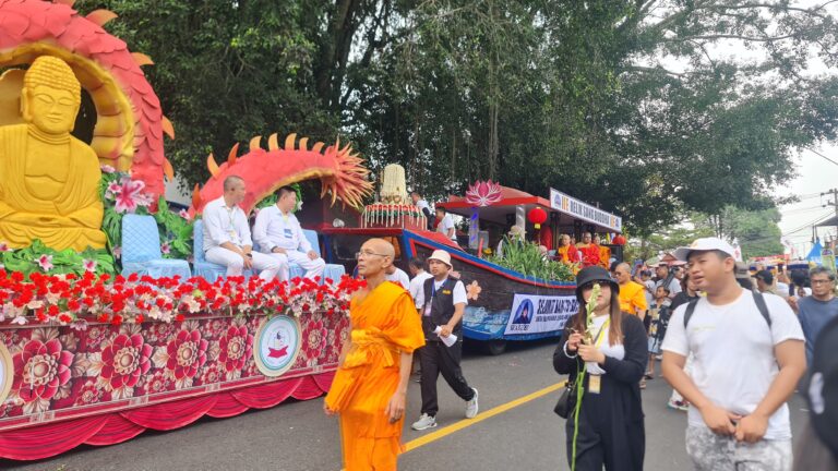 Pawai Waisak : Teguhkan Batin, Jalankan Ajaran Buddha