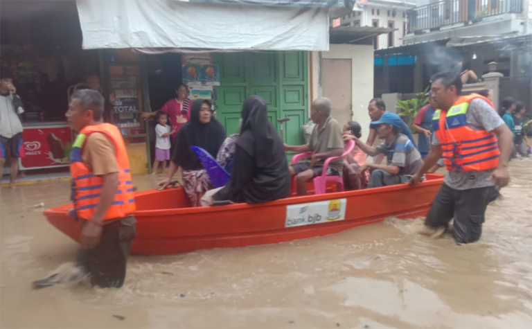 Banjir di Kabupaten Cirebon Rendam Empat Desa