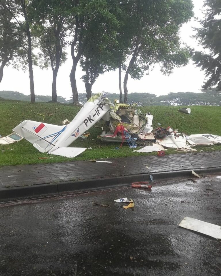 Pesawat Latih Jatuh di BSD Tangsel, Tiga Orang Tewas