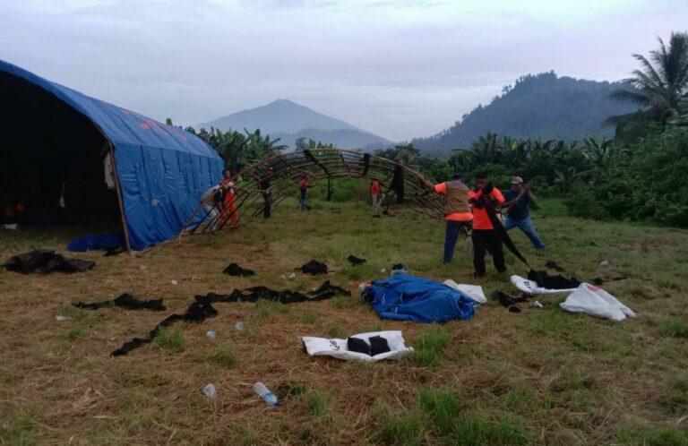 Gunung Ibu Naik Level Awas, 263 Warga Diungsikan