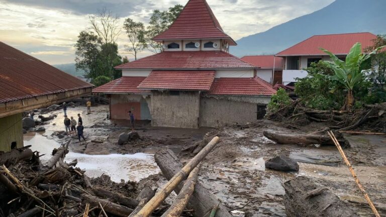 Terkini: Banjir Lahar Longsor Sumbar 50 Orang Tewas 27 Hilang