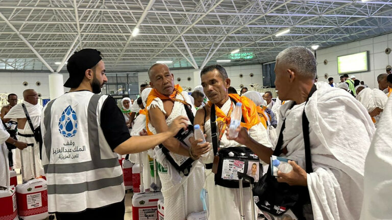 Ingat! Jemaah Haji Bawa Air Zamzam di Koper Bakal Didenda