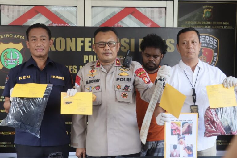 Kesal Dilempar Batu Saat Jemput Pacar, Pria di Koja Bacok Empat Orang