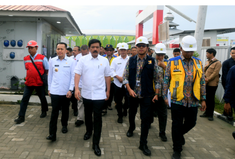 Menko Polhukam Tinjau Persiapan PON XXI, Stadion Utama Hampir Selesai